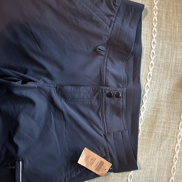 Duluth Trading Company women’s Black Hills slim leg water repellent pants - Picture 3 of 8